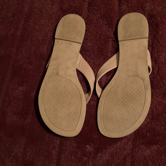 Tory Burch Beige Sandals with Gold Logo - Picture 4 of 4